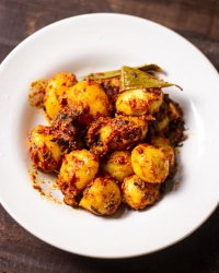 Aloor Dum (Bengali Dry Potato Curry)